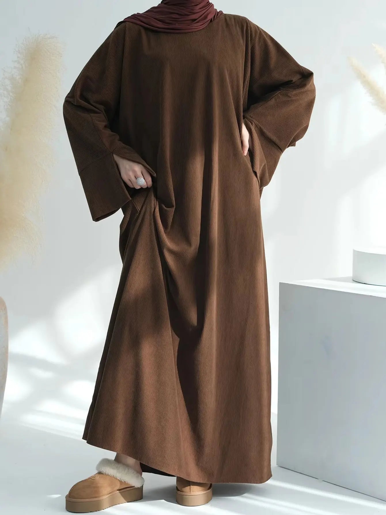 Muslimische Abaya Lang Winter Cord, Klassisches Design, Damen Muslim Kleid, Bescheidene Kleidung, 8 Farben, Einheitsgröße