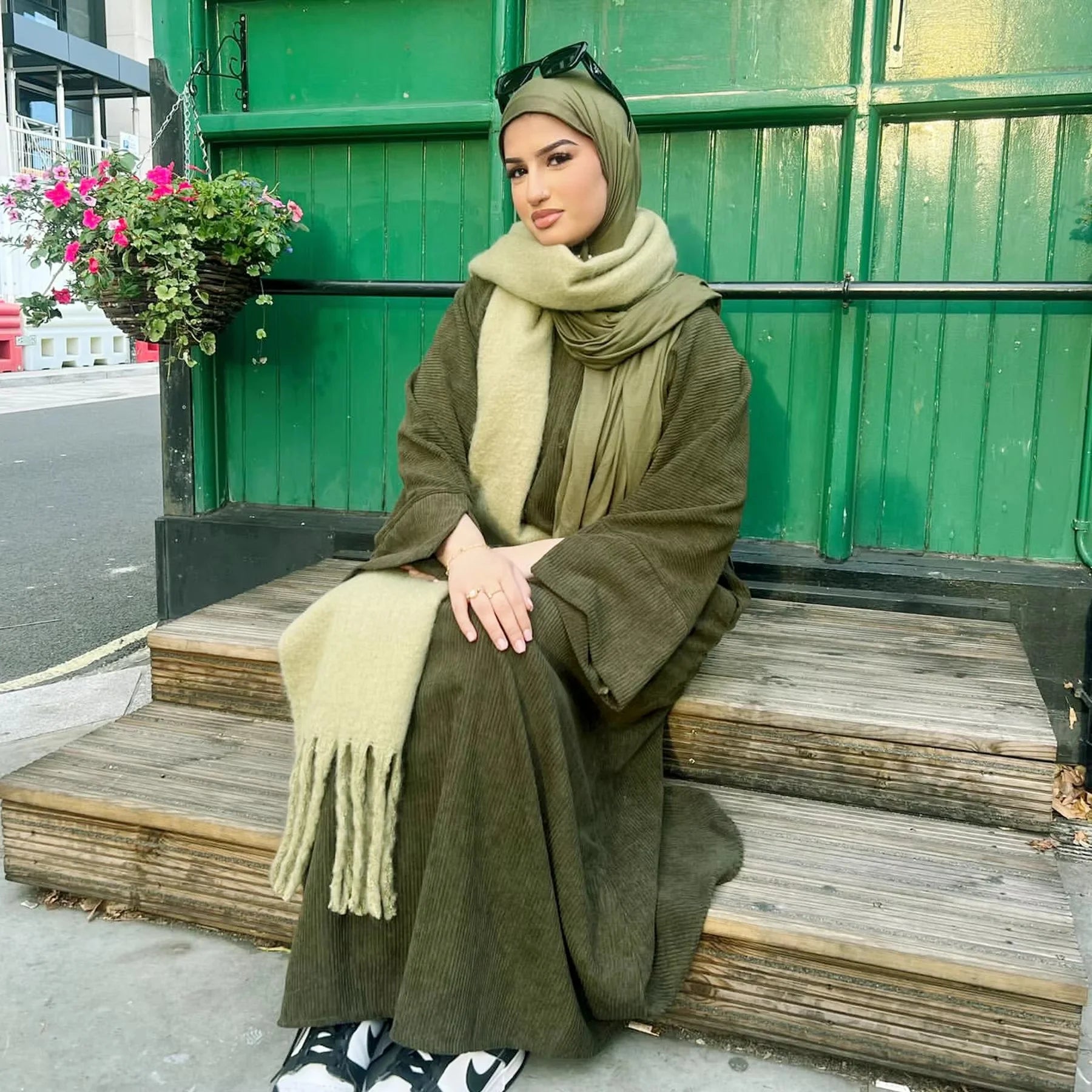 Muslimische Abaya Lang Winter Cord, Klassisches Design, Damen Muslim Kleid, Bescheidene Kleidung, 8 Farben, Einheitsgröße